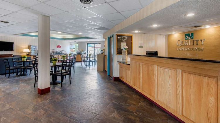 Quality Inn & Suites Lobby