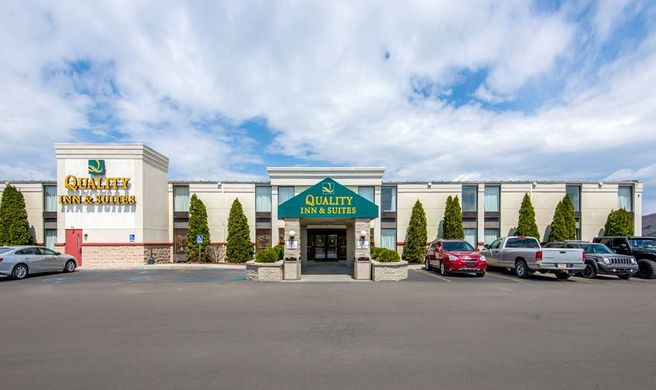 Quality Inn & Suites Exterior