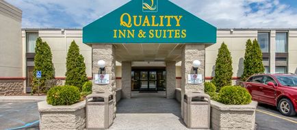 Quality Inn & Suites Exterior