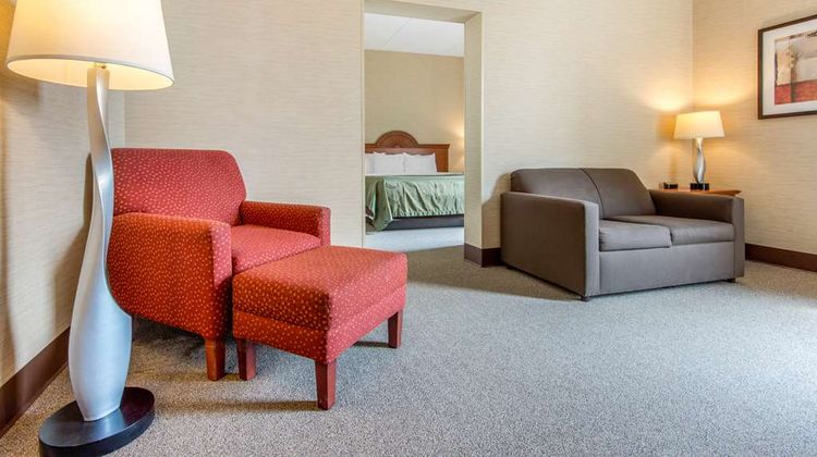 Quality Inn & Suites Suite