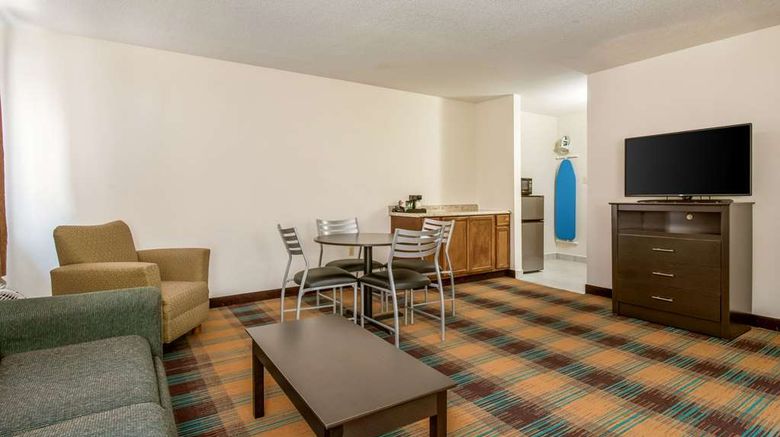 <b>Quality Inn Bloomsburg Suite</b>. Images powered by <a href="https://iceportal.shijigroup.com/" title="IcePortal" target="_blank">IcePortal</a>.