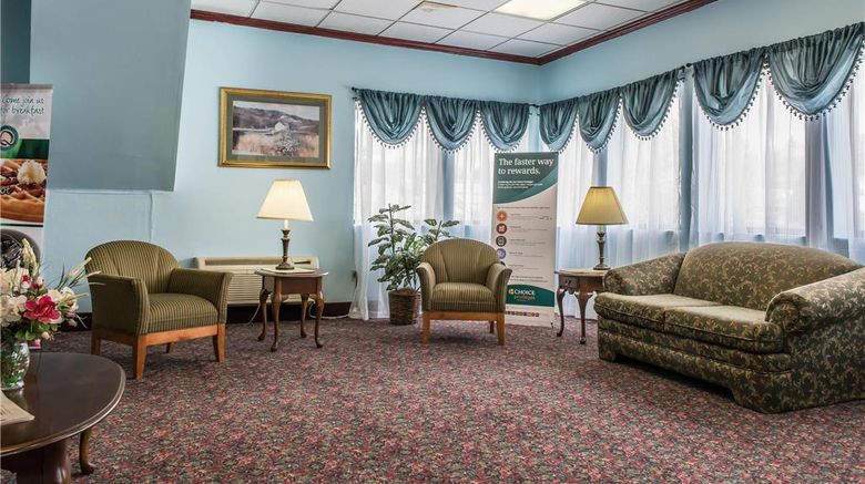 <b>Rodeway Inn Lobby</b>. Images powered by <a href="https://iceportal.shijigroup.com/" title="IcePortal" target="_blank">IcePortal</a>.