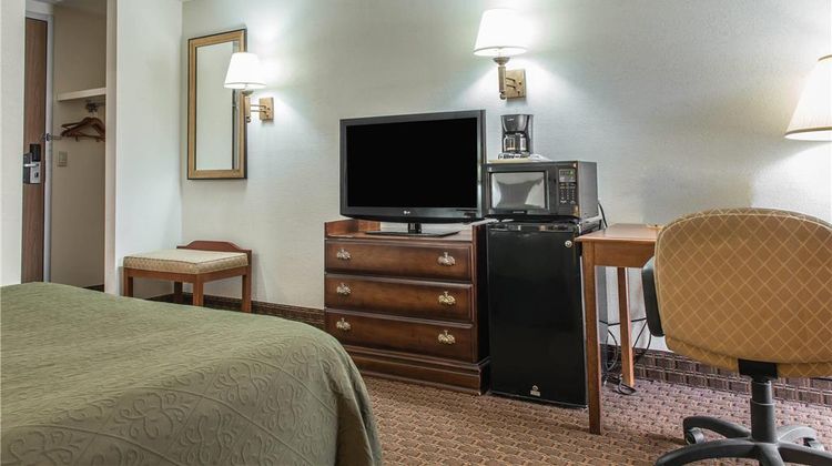 Rodeway Inn Room