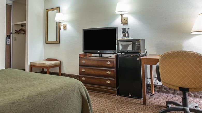 <b>Rodeway Inn Room</b>. Images powered by <a href="https://iceportal.shijigroup.com/" title="IcePortal" target="_blank">IcePortal</a>.