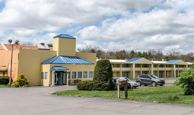 Rodeway Inn Exterior