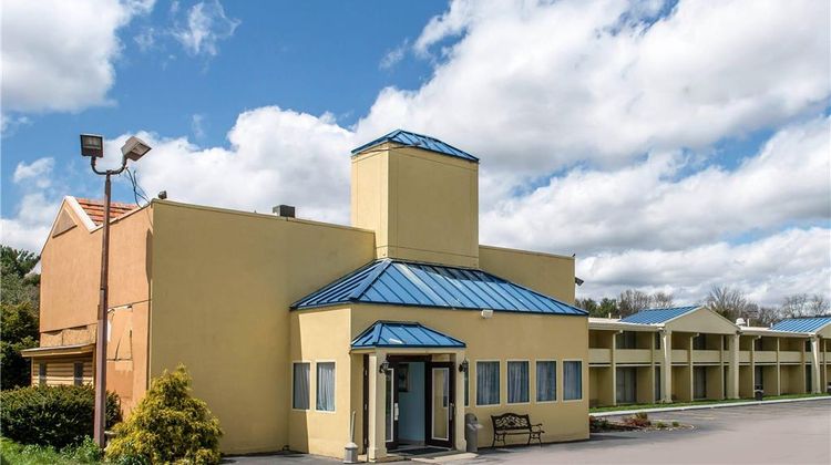 Rodeway Inn Exterior