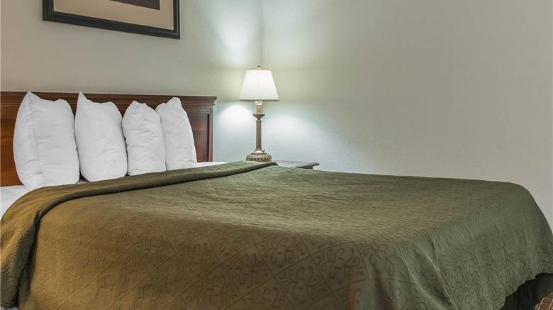 <b>Rodeway Inn Room</b>. Images powered by <a href="https://iceportal.shijigroup.com/" title="IcePortal" target="_blank">IcePortal</a>.