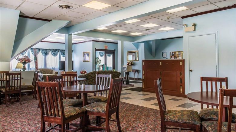<b>Rodeway Inn Lobby</b>. Images powered by <a href="https://iceportal.shijigroup.com/" title="IcePortal" target="_blank">IcePortal</a>.