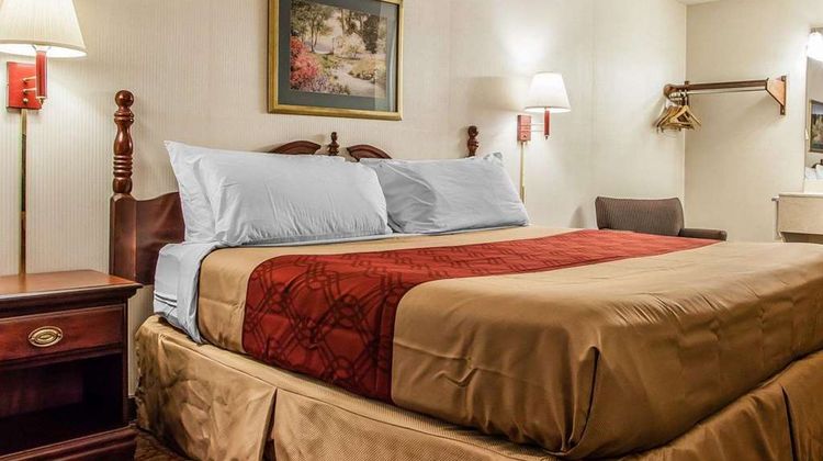 Econo Lodge Room