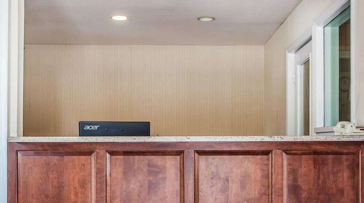 Econo Lodge Lobby