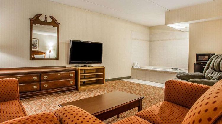 Econo Lodge Room