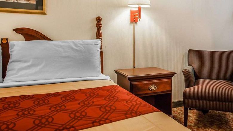 <b>Econo Lodge Room</b>. Images powered by <a href="https://iceportal.shijigroup.com/" title="IcePortal" target="_blank">IcePortal</a>.