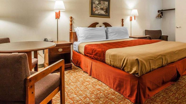 <b>Econo Lodge Room</b>. Images powered by <a href="https://iceportal.shijigroup.com/" title="IcePortal" target="_blank">IcePortal</a>.