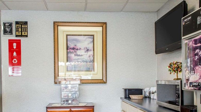 <b>Econo Lodge Frackville Lobby</b>. Images powered by <a href="https://iceportal.shijigroup.com/" title="IcePortal" target="_blank">IcePortal</a>.