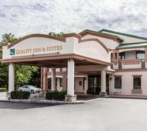 Quality Inn & Suites Quakertown Exterior