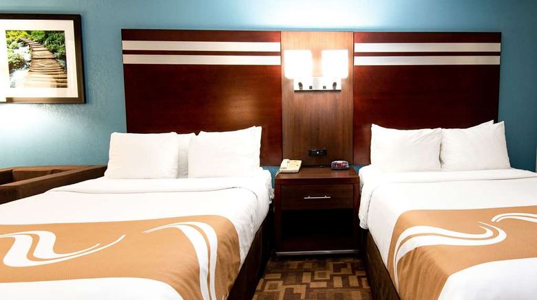 <b>Quality Inn & Suites Quakertown Room</b>. Images powered by <a href="https://iceportal.shijigroup.com/" title="IcePortal" target="_blank">IcePortal</a>.