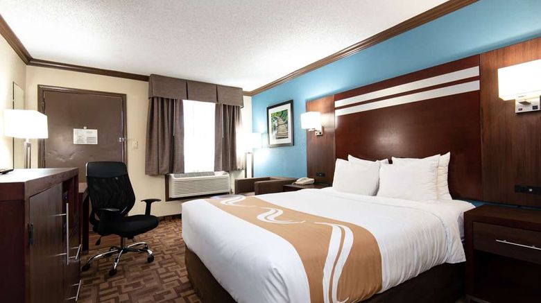 <b>Quality Inn & Suites Quakertown Room</b>. Images powered by <a href="https://iceportal.shijigroup.com/" title="IcePortal" target="_blank">IcePortal</a>.