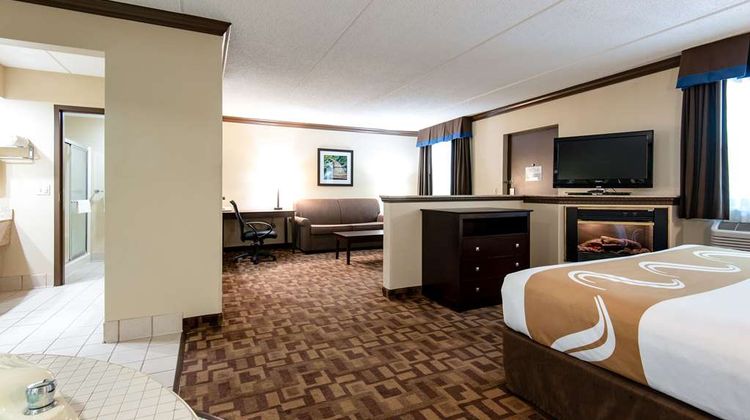 Quality Inn & Suites Quakertown Suite