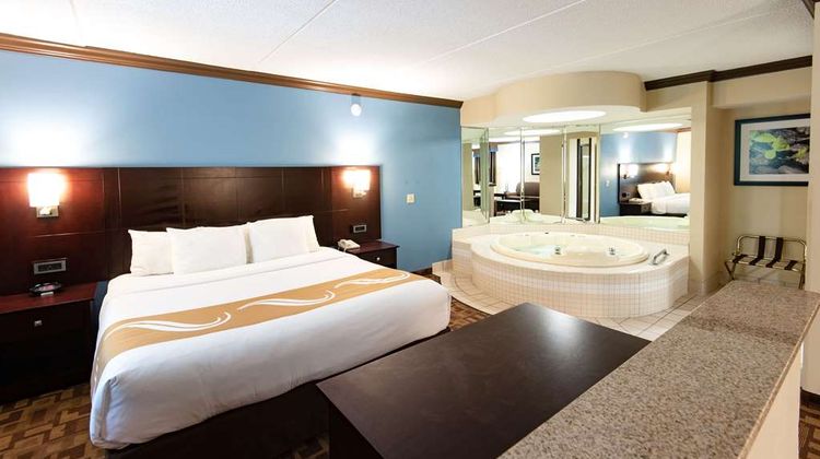 Quality Inn & Suites Quakertown Suite