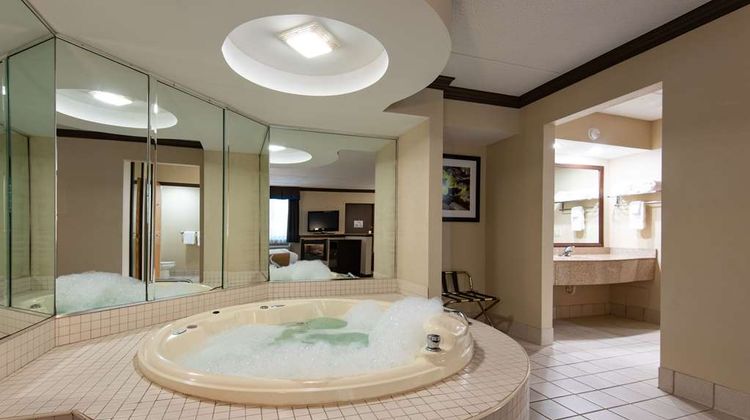 Quality Inn & Suites Quakertown Suite