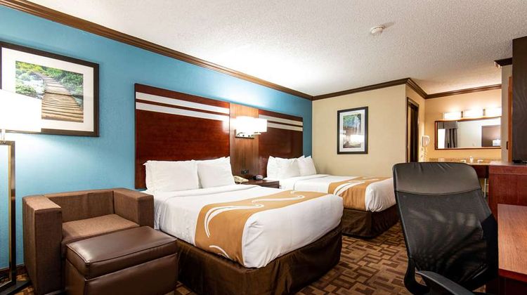 Quality Inn & Suites Quakertown Room