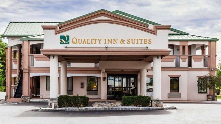 Quality Inn & Suites Quakertown Exterior