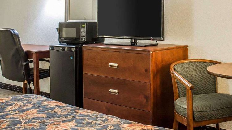 Econo Lodge Scranton Suite