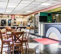 Econo Lodge Scranton Lobby