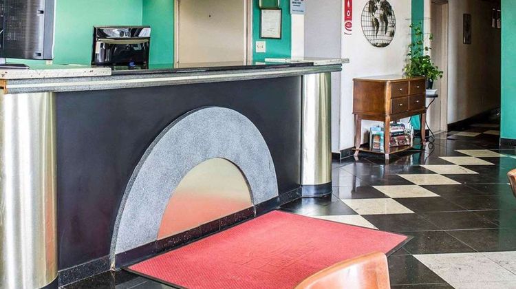 Econo Lodge Scranton Lobby