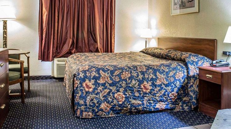 Econo Lodge Scranton Suite