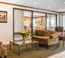 Quality Inn Arena Lobby