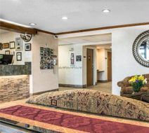Quality Inn Arena Lobby