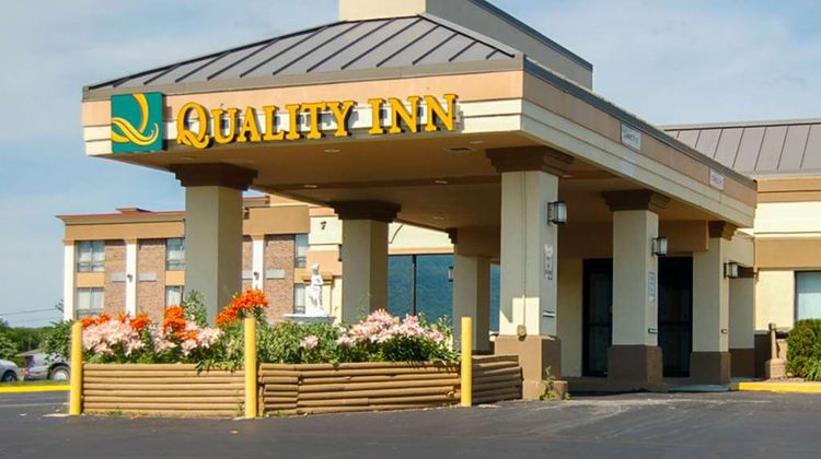 Quality Inn Mill Hall Exterior