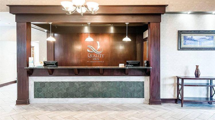 Quality Inn Clarion Lobby