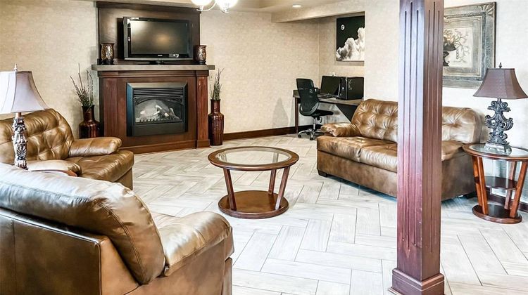 Quality Inn Clarion Lobby