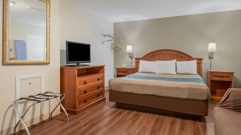 <b>Econo Lodge Mechanicsburg Room</b>. Images powered by <a href="https://iceportal.shijigroup.com/" title="IcePortal" target="_blank">IcePortal</a>.