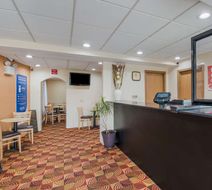 Econo Lodge Mechanicsburg Lobby