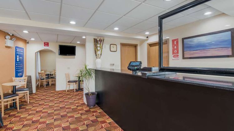 Econo Lodge Mechanicsburg Lobby