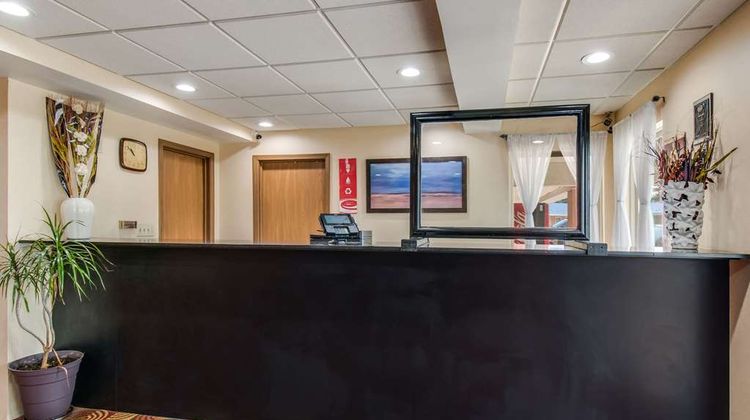 Econo Lodge Mechanicsburg Lobby