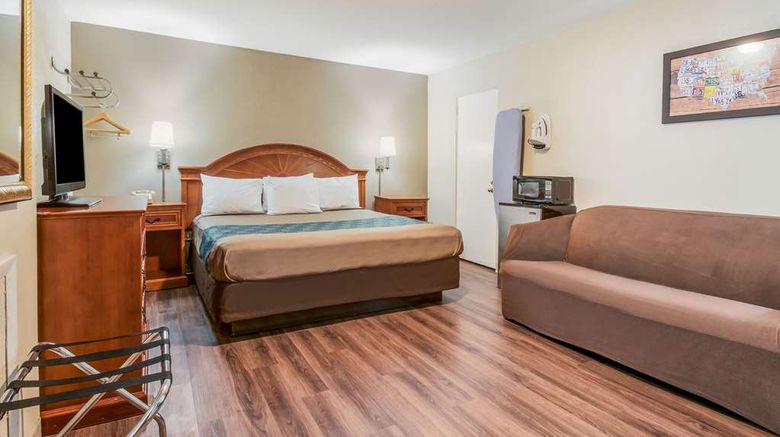 <b>Econo Lodge Mechanicsburg Room</b>. Images powered by <a href="https://iceportal.shijigroup.com/" title="IcePortal" target="_blank">IcePortal</a>.