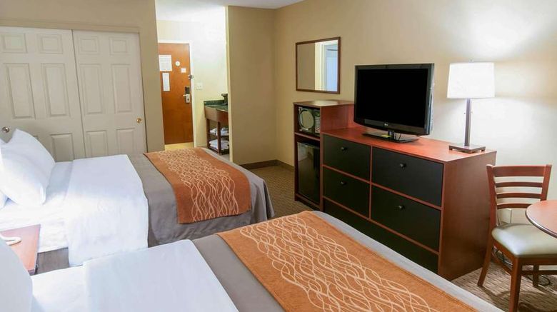 <b>Comfort Inn Amish Country Room</b>. Images powered by <a href="https://iceportal.shijigroup.com/" title="IcePortal" target="_blank">IcePortal</a>.