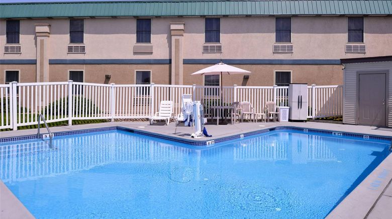 <b>Quality Inn Selinsgrove Pool</b>. Images powered by <a href="https://iceportal.shijigroup.com/" title="IcePortal" target="_blank">IcePortal</a>.