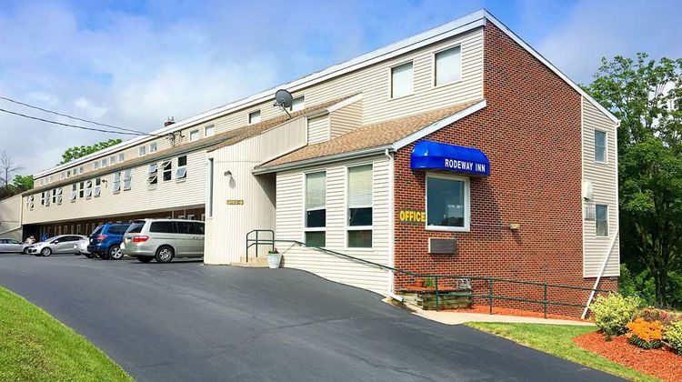 Rodeway Inn Exterior