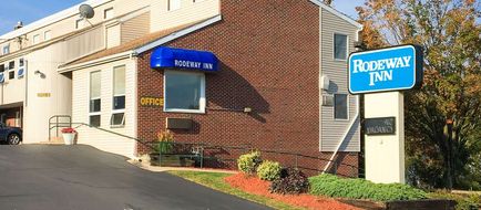 Rodeway Inn Exterior