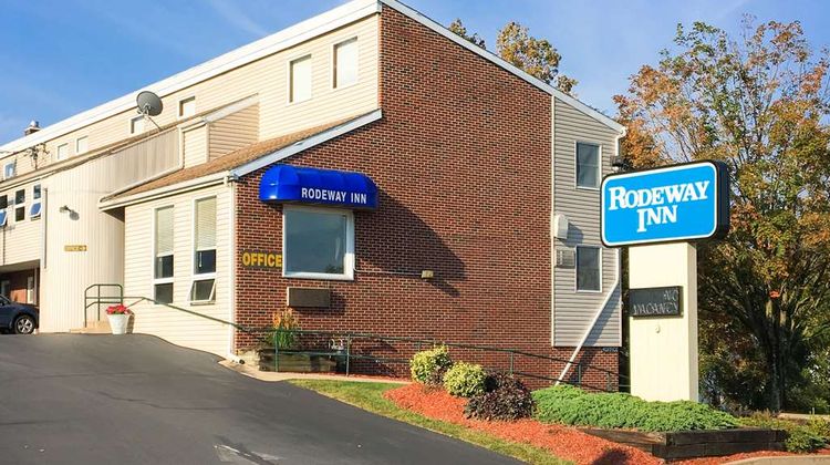 Rodeway Inn Exterior