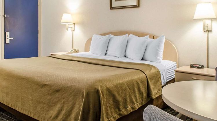 Rodeway Inn Room