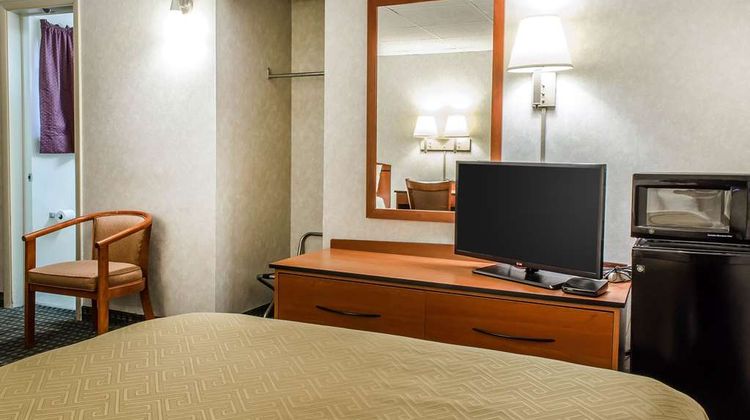 Rodeway Inn Room