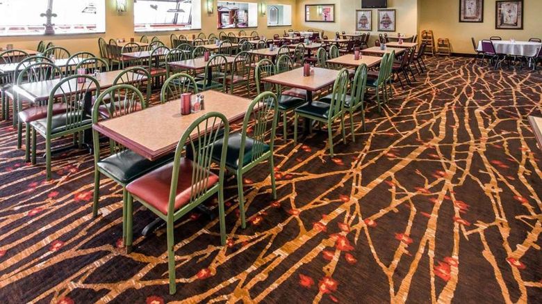 <b>Quality Inn & Suites Restaurant</b>. Images powered by <a href="https://iceportal.shijigroup.com/" title="IcePortal" target="_blank">IcePortal</a>.