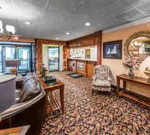 Quality Inn & Suites Lobby