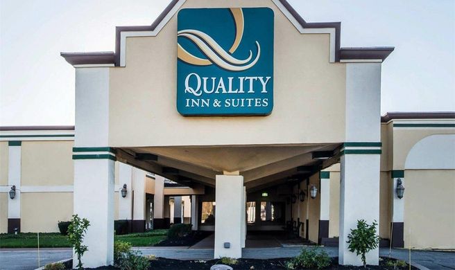 Quality Inn & Suites Exterior